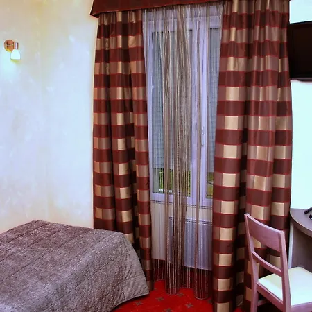 Hotel Le Commerce 3*